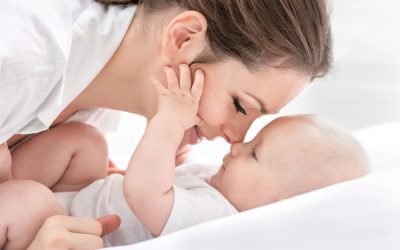 How to Choose Hands-Free Breast Pumps for Active Moms