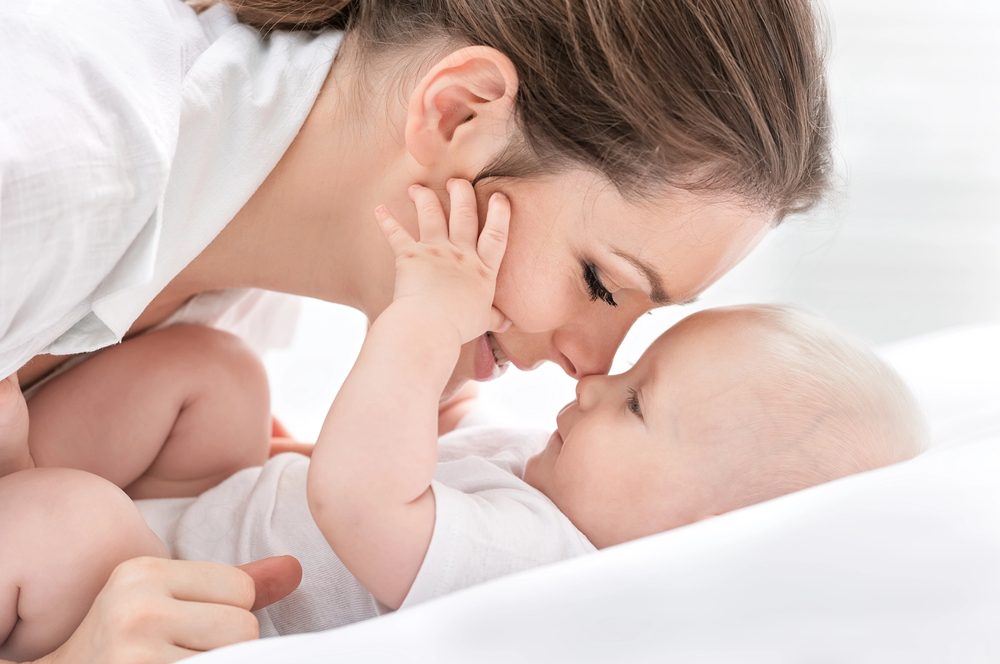 How to Choose Hands-Free Breast Pumps for Active Moms